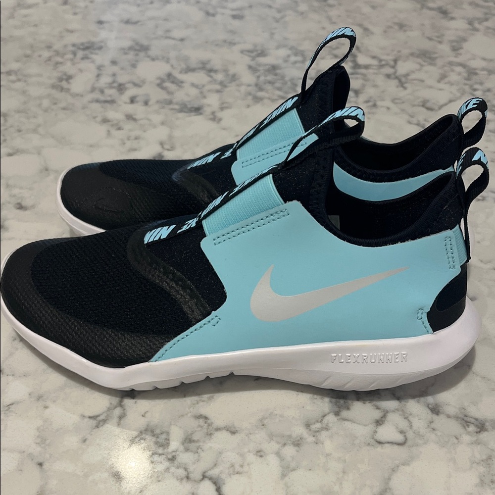 **NEW** Nike Kids Flex Runner Black and Light Blue Sneakers - Picture 3 of 6
